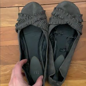 Gap grey flats